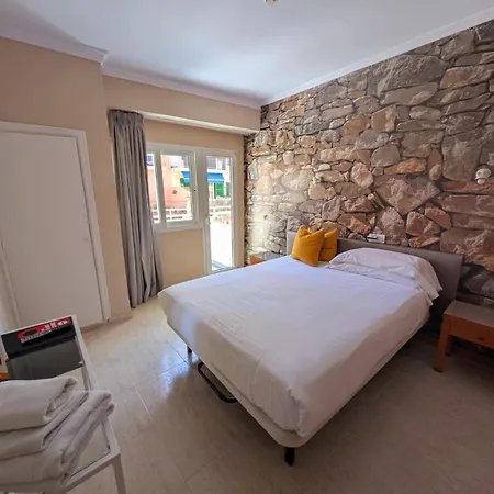 Hostal Mar Del Plata (Adults Only)-3